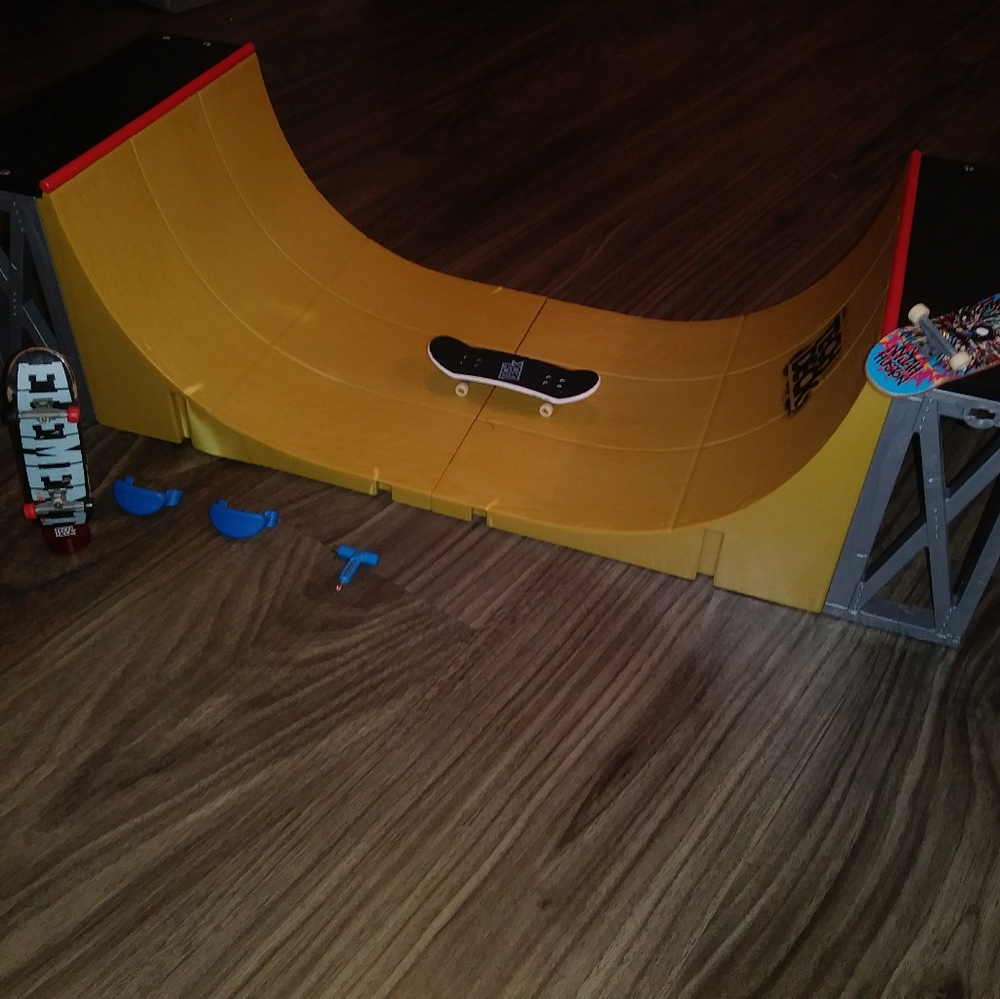 Tech Deck Ultimate Half Pipe Set. BONUS 2 extra!!